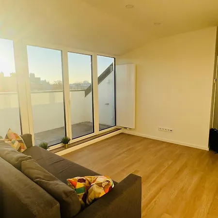 New Sunny Rooftop With A Terrace 10-15 Minutes Drive From Centre Apartmán *