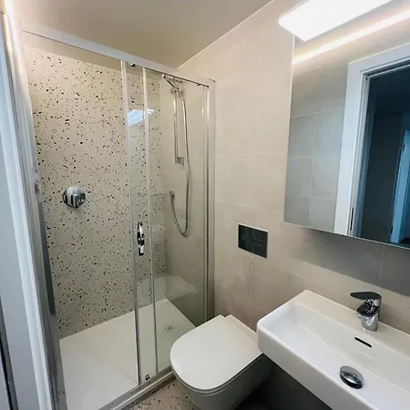 New Sunny Rooftop With A Terrace 10-15 Minutes Drive From Centre Apartmán Praha