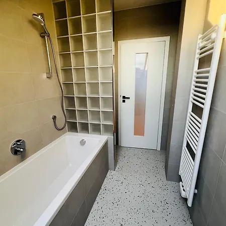 New Sunny Rooftop With A Terrace 10-15 Minutes Drive From Centre Apartmán